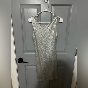 Silver sequence sleeveless dress. Size S. Formal. Cocktail style